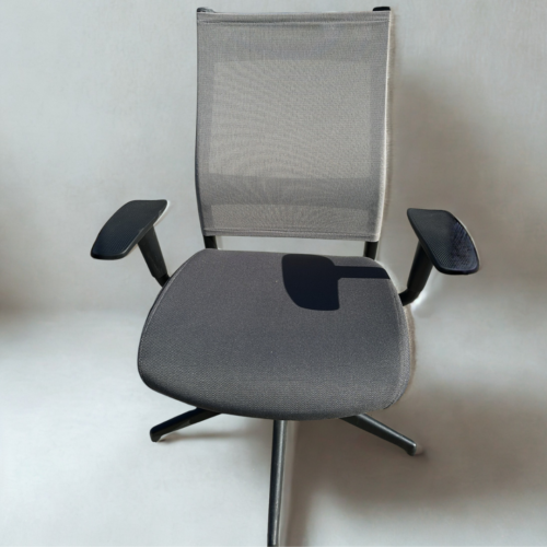 SitOnIt Wit Chair – Gray Backrest, Black Seat