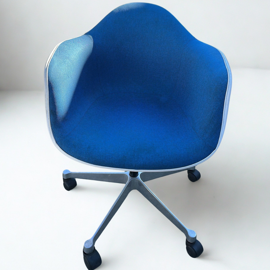 Molded Bucket-Style Seat Task Chair