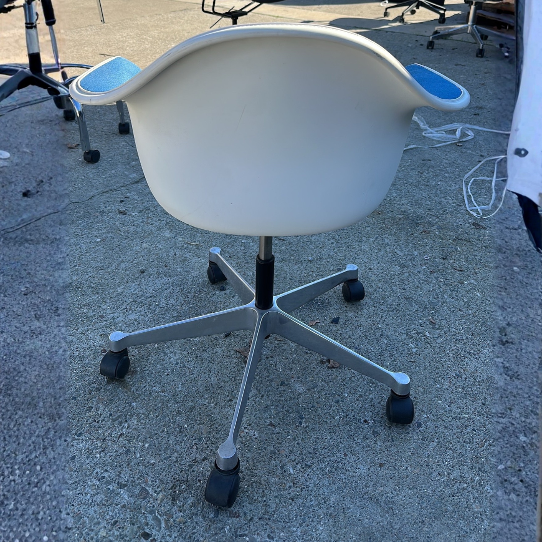 Molded Bucket-Style Seat Task Chair - Image 3