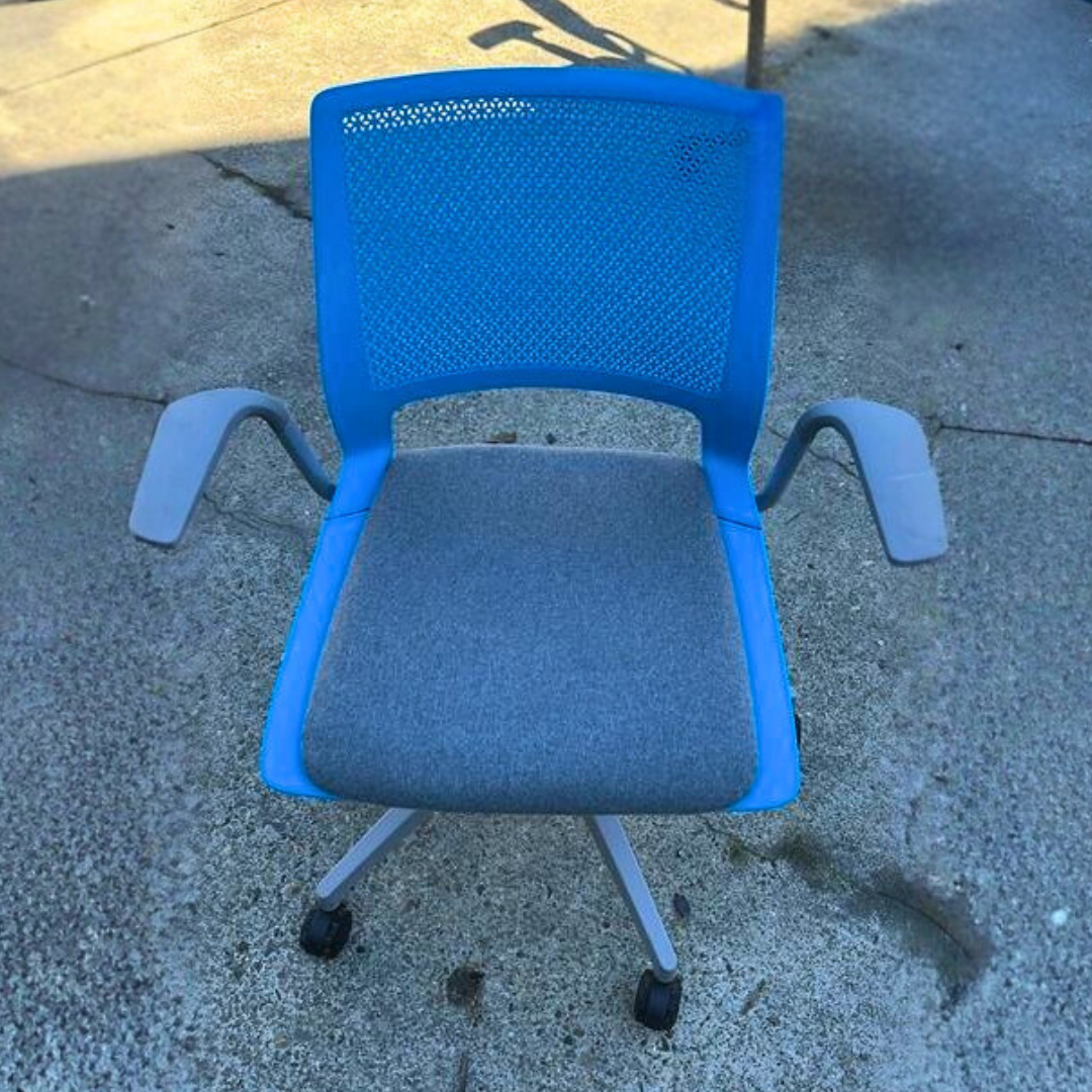 Contemporary Task Chair – Blue Mesh with Gray Base and Upholstered Seat - Image 2