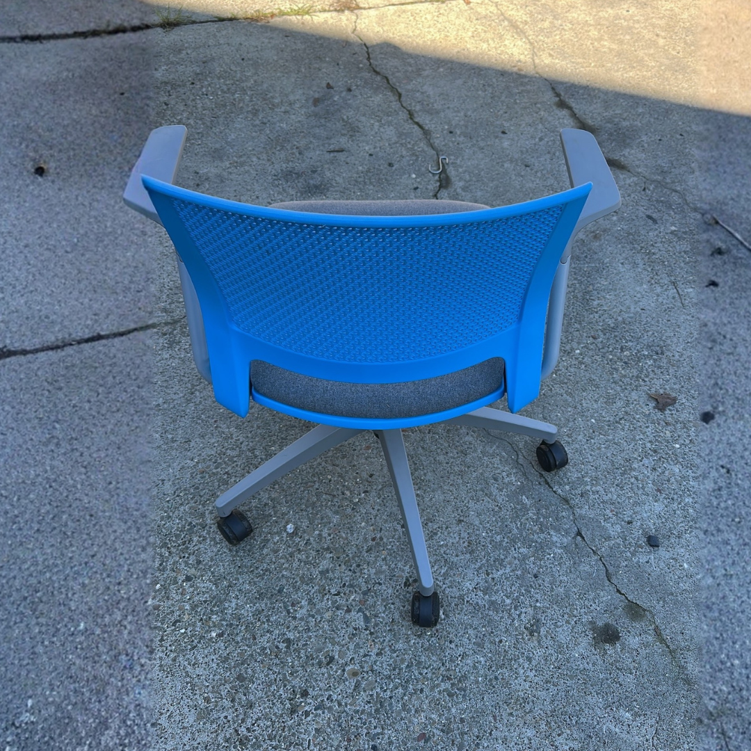 Contemporary Task Chair – Blue Mesh with Gray Base and Upholstered Seat - Image 3